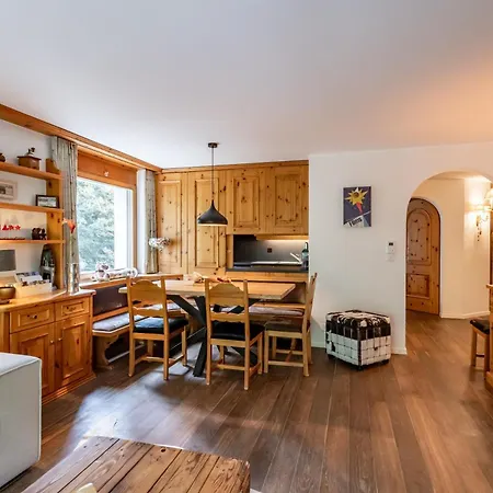 Belmont Apartment *